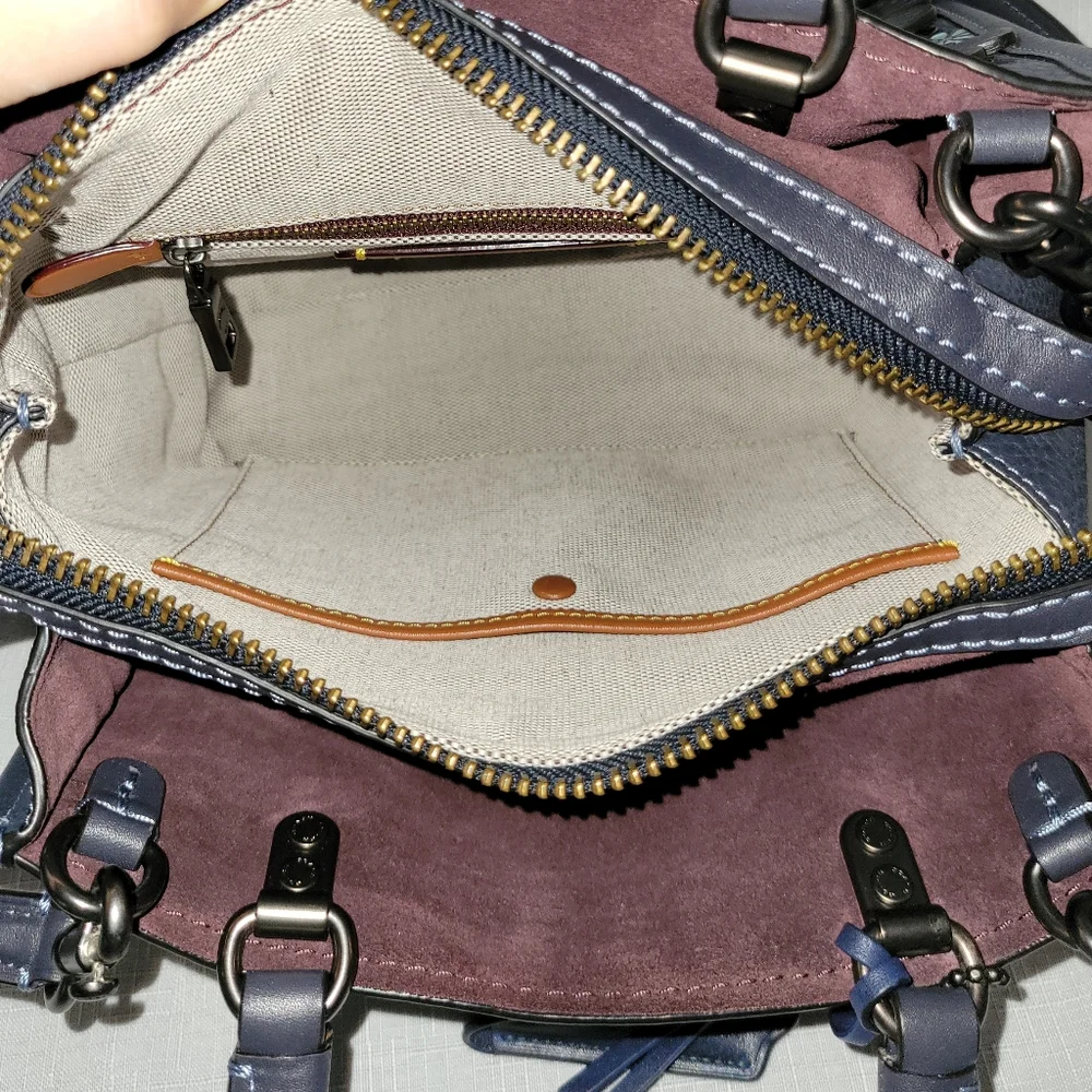 Coach Rogue 25 with Tea Roses - Picture 5 of 9